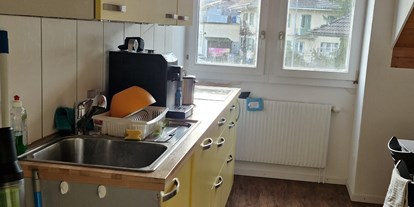 Monteurwohnung - Küche: Gemeinschaftsküche - PLZ 3543 (Schweiz) - Grosses Zimmer mit eigenem Bad und Balkon in Schüpbach