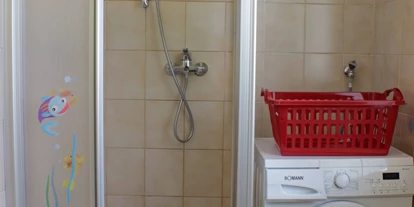 Monteurwohnung - Küche: eigene Küche - Walkertshofen - Bad Dusche und Waschmaschine - Zu Gast bei Gastel‘s