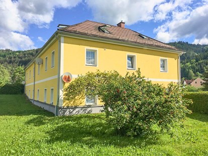 Monteurwohnung - Bettwäsche: Bettwäsche inklusive - PLZ 8612 (Österreich) - Haus mit Garten - Wochenzimmer - Premium Apartments für Monteure und Projektteams
