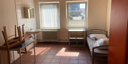 Monteurwohnung - Zimmertyp: Doppelzimmer - Lahn (Landkreis Emsland) - Zimmer mit eigenem Waschbecken - Monteurunterkunft Lindern 