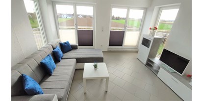 Monteurwohnung - Zimmertyp: Einzelzimmer - Röfingen Günzburg - Wohn- und Esszimmer - Ferienwohung Hanna, 3 Zimmer, Küche, Bad