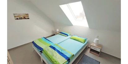 Monteurwohnung - Zimmertyp: Doppelzimmer - PLZ 89335 (Deutschland) - Schlafzimmer 1 - Ferienwohung Hanna, 3 Zimmer, Küche, Bad