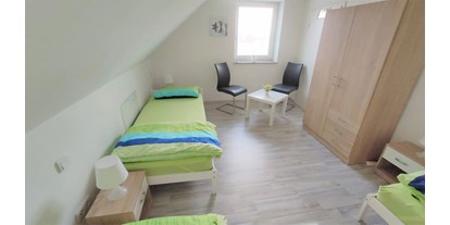 Monteurwohnung - Badezimmer: eigenes Bad - Ziemetshausen - Schlafzimmer 2 - Ferienwohung Hanna, 3 Zimmer, Küche, Bad