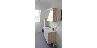 Monteurwohnung - Küche: eigene Küche - PLZ 89335 (Deutschland) - Badezimmer - Ferienwohung Hanna, 3 Zimmer, Küche, Bad