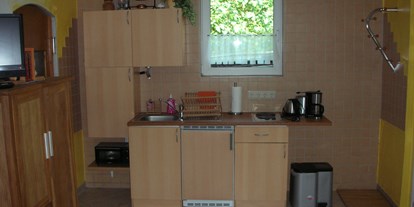 Monteurwohnung - Kühlschrank - Neverin - Volleingerichtet Küchenzeile - Gästehaus Pirrwitz