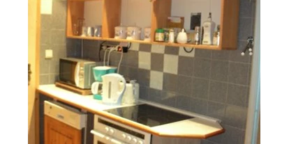 Monteurwohnung - Einzelbetten - Möllenbeck (Mecklenburgische Seenplatte) - Küche, in der Ferienwohnung im Familienhaus, gemeinsame Nutzung für 2 Gästezimmer - Gästehaus Pirrwitz