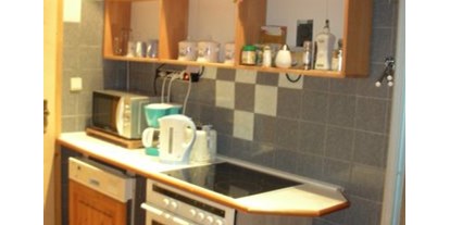 Monteurwohnung - TV - Genzkow - Küche, in der Ferienwohnung im Familienhaus, gemeinsame Nutzung für 2 Gästezimmer - Gästehaus Pirrwitz