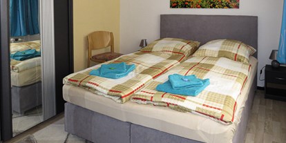 Monteurwohnung - Kühlschrank - PLZ 15890 (Deutschland) - Doppelbettzimmer - Ferienwohnung Tischer