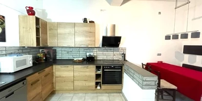 Monteurwohnung - Kühlschrank - Fürth (Bergstraße) - Küche mit Essecke - All-inclusive-Wohnen