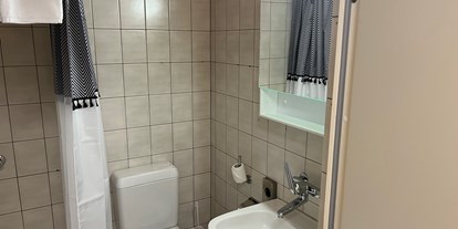 Monteurwohnung - Badezimmer: eigenes Bad - Gerlafingen - HoStel Self Check-In Solothurn