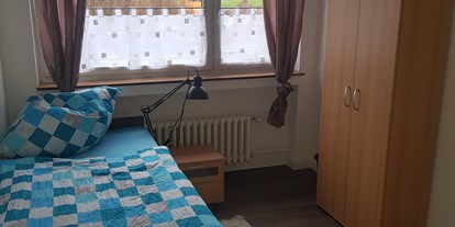 Monteurwohnung - Bettwäsche: Bettwäsche inklusive - Horn-Bad Meinberg - Doppelzimmer mit 2 Einzelbetten . 2 Doppelzimmer vorhanden!  - Monteurwohnung-Nieheim 