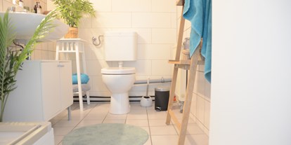 Monteurwohnung - Badezimmer: eigenes Bad - Bad Liebenzell - Perouse
