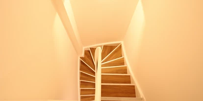 Monteurwohnung - Zimmertyp: Mehrbettzimmer - Treppenbereich Maisonette
 - Sanierte 4-Zimmer Monteurwohnung 2-8 Personen 
