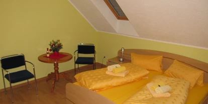 Monteurwohnung - Kühlschrank - Calau - Obergeschoß Schlafzimmer 1 - Ferienhaus 