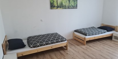 Monteurwohnung - Einzelbetten - Karlsbad - Monteurzimmer Apartment am Bahnsteig