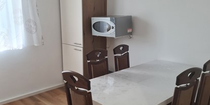 Monteurwohnung - Küche: eigene Küche - Muggensturm - Monteurzimmer Apartment am Bahnsteig