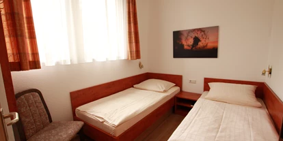 Monteurwohnung - Art der Unterkunft: Gästehaus - Espenau - Schlafzimmer in Ferienwohnung - Gästehaus Waldeslust 