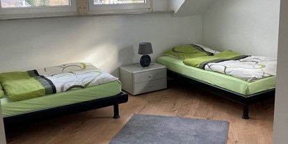 Monteurwohnung - Bettwäsche: Bettwäsche inklusive - PLZ 65589 (Deutschland) - Schlafzimmer Obergeschoss  - Monteurzimmer Monteurwohnung