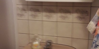 Monteurwohnung - Badezimmer: eigenes Bad - Wredenhagen - Monteurwohnung in Zweifamilienhaus 