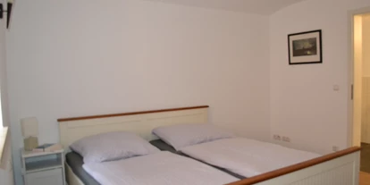Monteurwohnung - Badezimmer: eigenes Bad - Rabenau (Landkreis Sächsische Schweiz) - Schlafzimmer mit Doppelbett - FerienwohnungMax 22