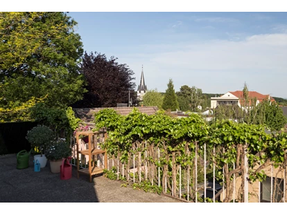 Monteurwohnung - Kühlschrank - Wehrheim - Blick von der Terasse im Dachgeschoss - Monteurzimmer in Bad Homburg/Kirdorf