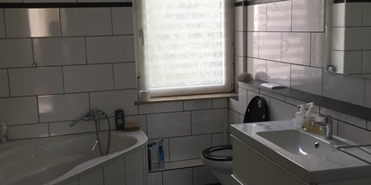 Monteurwohnung - Badezimmer: Gemeinschaftsbad - Laatzen Laatzen - MKM
