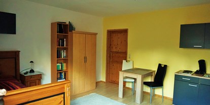 Monteurwohnung - Neudrossenfeld - Einzelzimmer kann auch optional mit Zustellbett als Doppelzimmer genutzt werden - Gästezimmer Hermann