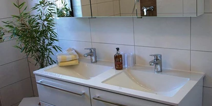 Monteurwohnung - Zimmertyp: Mehrbettzimmer - Badezimmer FeWo 1 - Ferienhaus Göbel