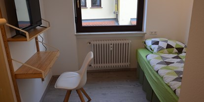 Monteurwohnung - Küche: Gemeinschaftsküche - Miltenberg Rodgau - Zimmer 2: klein aber oho - und günstig - Gästezimmer-Michelstadt