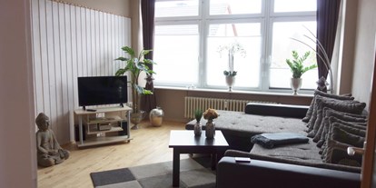 Monteurwohnung - Einzelbetten - Dassel - Wohnzimmer - Ferienwohnung 110 qm, Monteurzimmer Uslar im Solling Niedersachsen