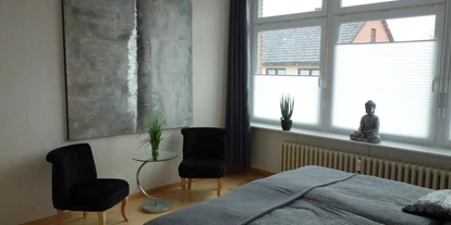 Monteurwohnung - Northeim - Schlafzimmer mit Parkett - Ferienwohnung 110 qm, Monteurzimmer Uslar im Solling Niedersachsen