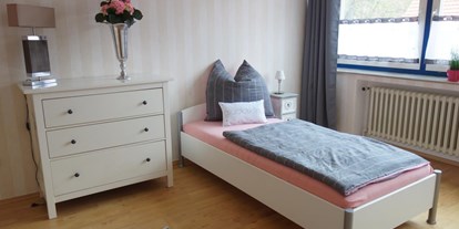 Monteurwohnung - Einzelbetten - Uslar - Schlafzimmer - Ferienwohnung 110 qm, Monteurzimmer Uslar im Solling Niedersachsen