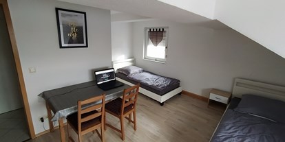 Monteurwohnung - TV - Schwaig (Nürnberger Land) - DG Wohnung mit 4 Betten