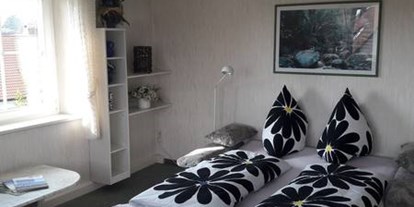 Monteurwohnung - Kühlschrank - Tettnang - Schlafcouch für 2 Personern 140x200 Meter im Wohn/Esszimmer - Ingrid SCHWARZENBACHER