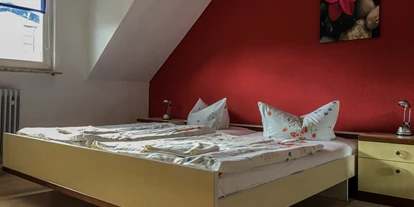 Monteurwohnung - Frühstück - Niederweiler (Rhein-Hunsrück-Kreis) - Schlafzimmer im Apartment mit eigenem Bad - Unterkunft 5km von Kastellaun
