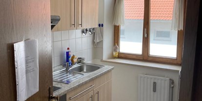 Monteurwohnung - Küche: eigene Küche - Holzkirchen (Miesbach) - Unterkunft Monteurzimmer MTW