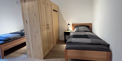 Monteurwohnung - Bettwäsche: keine Bettwäsche - Glinde (Kreis Stormarn) - Zimmer mit 2 separaten Betten - GLR 64