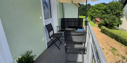 Monteurwohnung - Kühlschrank - PLZ 89335 (Deutschland) - Wohnung 5 kleiner Balkon,
Aufenthalt im Garten möglich - Gästehaus Buberl