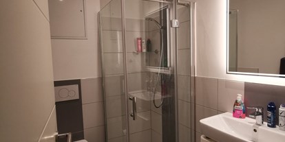Monteurwohnung - Badezimmer: eigenes Bad - Bochum BO- Wattenscheid - PottPension Oer-Erkenschwick