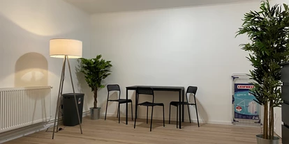 Monteurwohnung - Kühlschrank - Mützlitz - Tisch mit Stühlen, Trockengestell - Komfort Monteurzimmer / Handwerkerzimmer Brandenburg Havel
