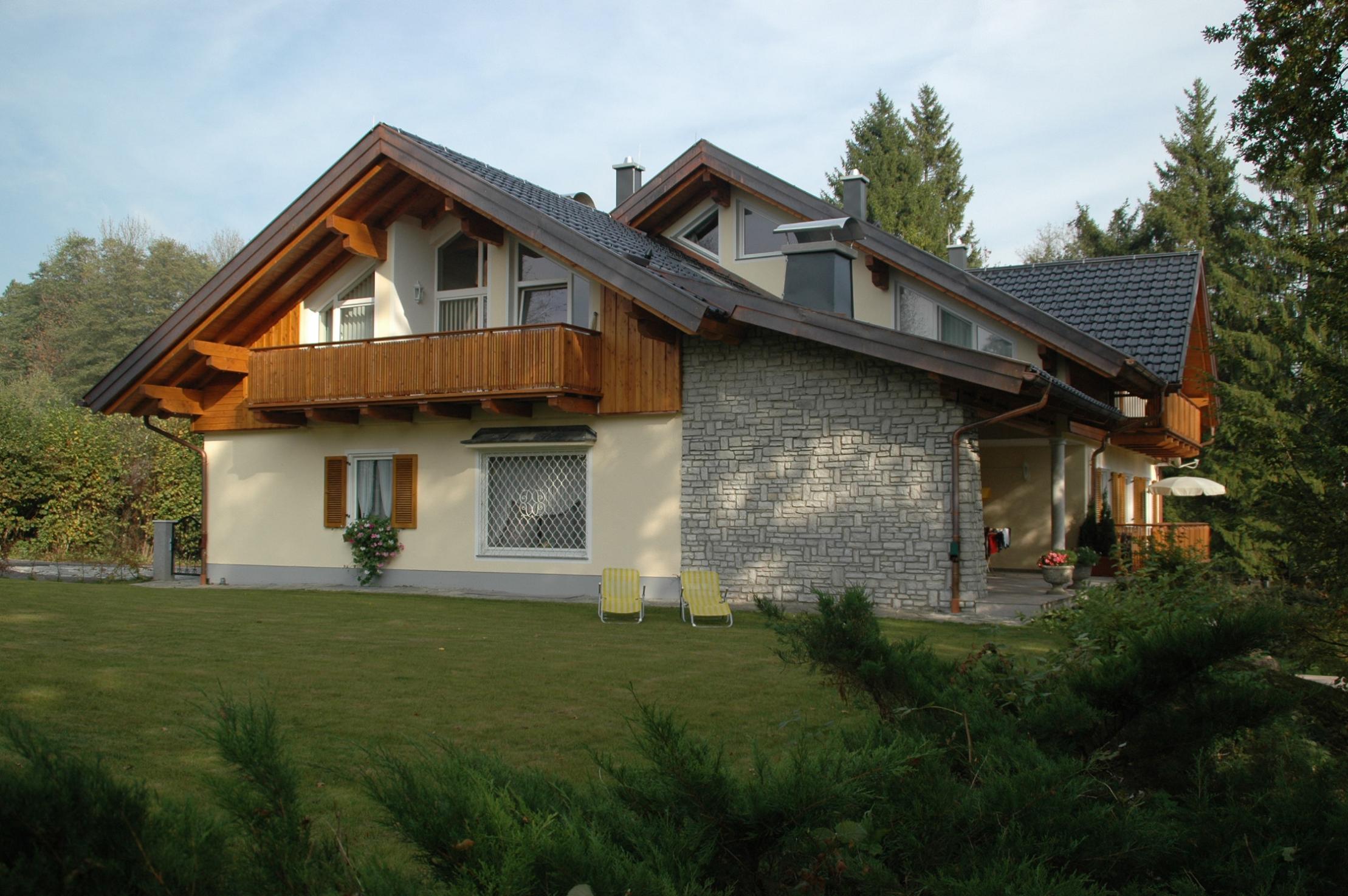 Monteurwohnung: Hausansicht der Villa Wallersee - Villa-Wallersee