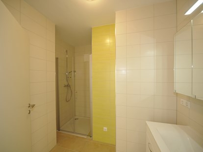 Monteurwohnung - Höllwiesen - Monteurzimmer Linz - Badezimmer - 90+ Monteurzimmer in Linz, Einzelbetten, Parkplätze, WIFI, Küchen