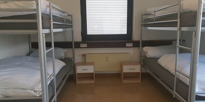 Monteurwohnung - Art der Unterkunft: Gästezimmer - PLZ 90409 (Deutschland) - 4 Betten Zimmer
WC im Flur 0,5 m  - Ahmet Cavus