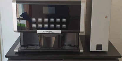 Monteurwohnung - Kühlschrank - PLZ 91207 (Deutschland) - Kaffee Automat 
 - Ahmet Cavus