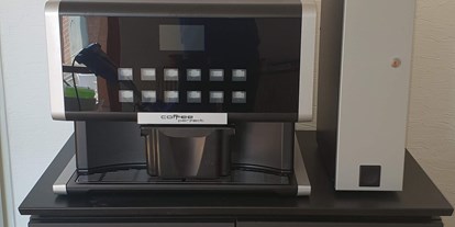 Monteurwohnung - Kühlschrank - PLZ 91077 (Deutschland) - Kaffee Automat 
 - Ahmet Cavus