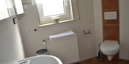 Monteurwohnung - Zimmertyp: Einzelzimmer - PLZ 91207 (Deutschland) - Eines der identischen Bäder - Frankenferien