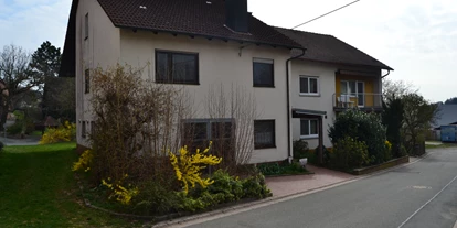 Monteurwohnung - WLAN - Wiesenttal - Das Haus in Neusles in ruhiger Lage inkl.. Parkplatz - Frankenferien