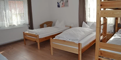 Monteurwohnung - Zimmertyp: Mehrbettzimmer - PLZ 91207 (Deutschland) - eines der identischen Schlafzimmer - Frankenferien