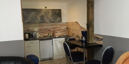 Monteurwohnung - Zimmertyp: Mehrbettzimmer - Bröbberow - Küchennische mit Essecke - FeWo Kritzkow 1
