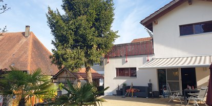 Monteurwohnung - Zimmertyp: Mehrbettzimmer - Lengnau BE - Südseite Haus - Guesthouse Claudia